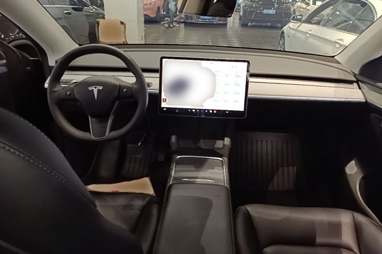 Tesla Model Y 2024 #11 Tesla Model Y 2024 car image #11