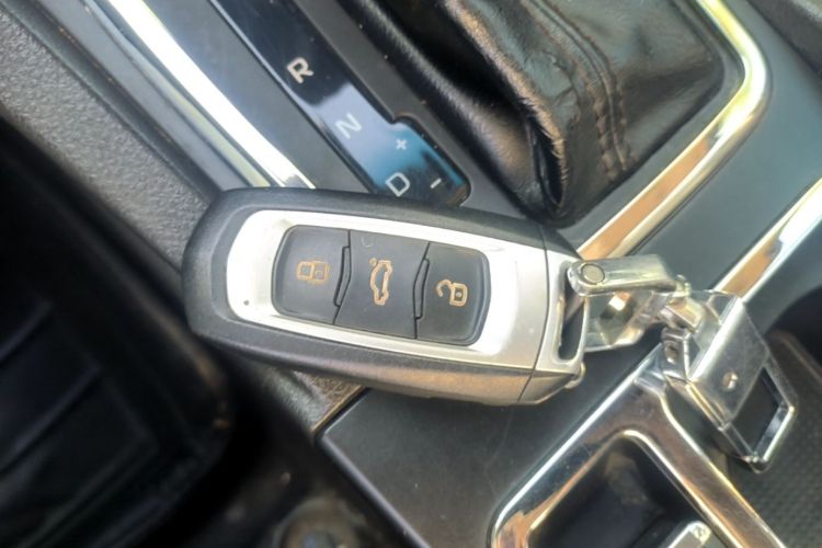 GEELY Emgrand 2017 car image #9