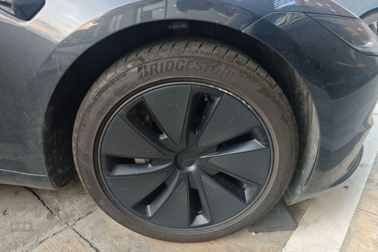 Tesla Model 3 2025 car image #9
