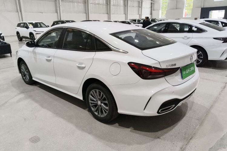 MG 5 2025 imagen de coche #7