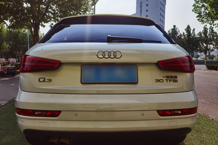 Audi Q3 2017 car image #8