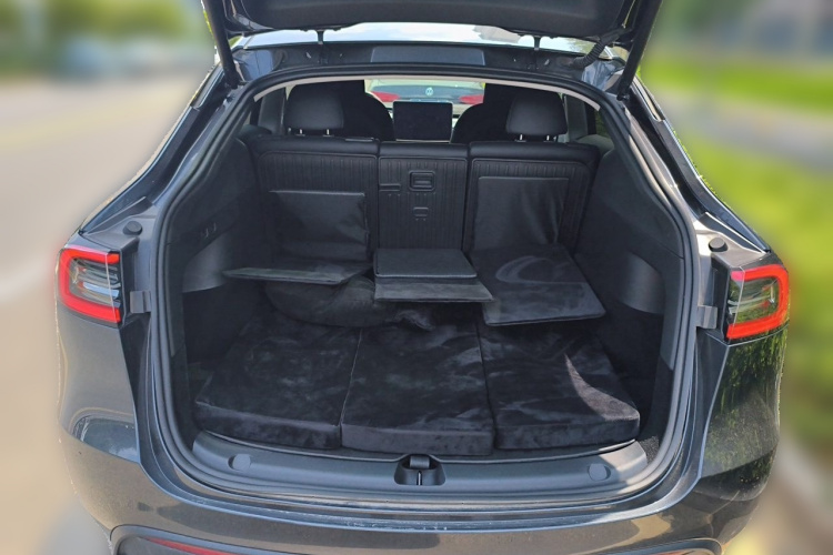 Tesla Model Y 2024 car image #17