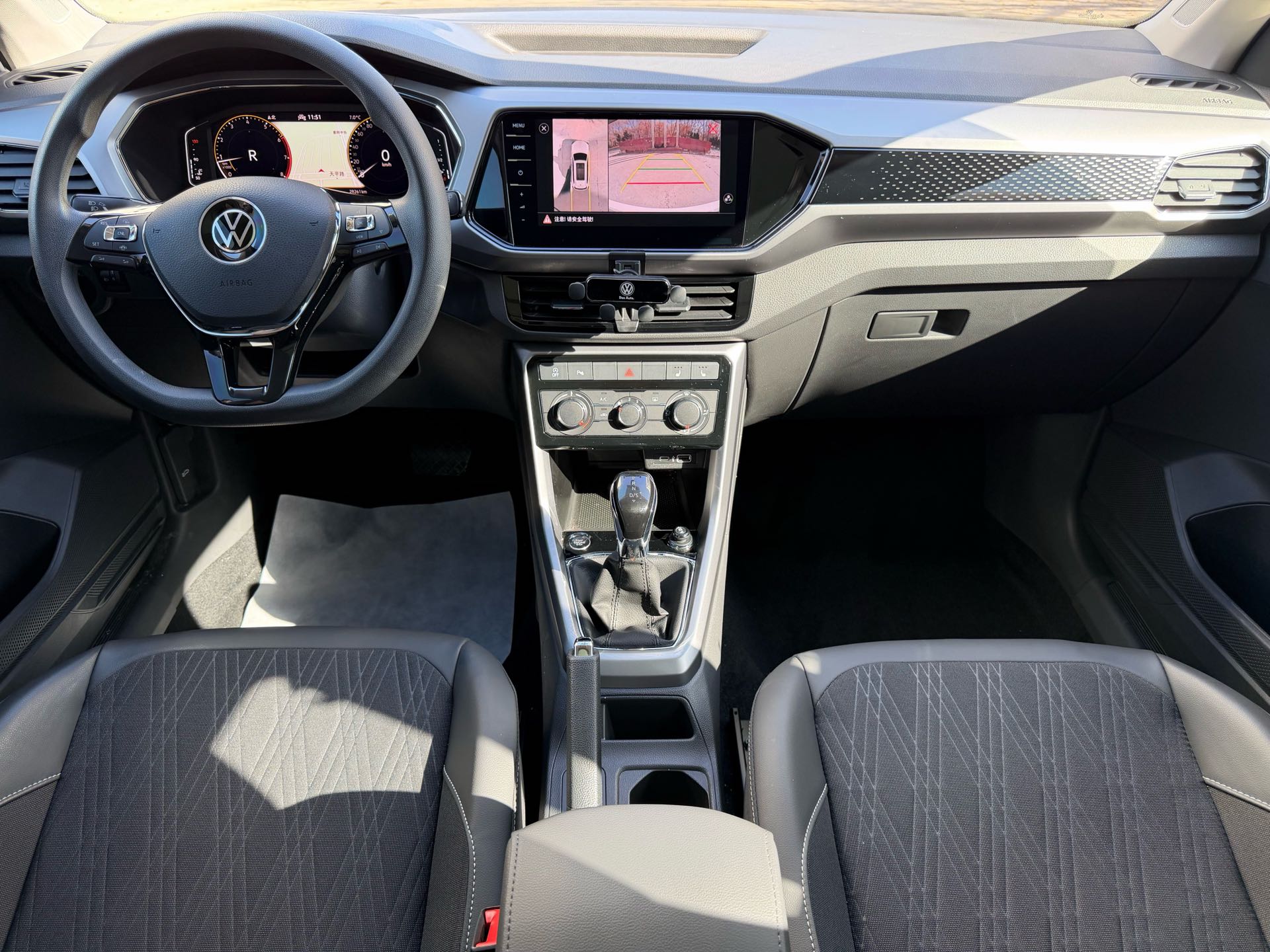 Volkswagen T-Cross 2022 #17 Volkswagen T-Cross 2022 car image #17