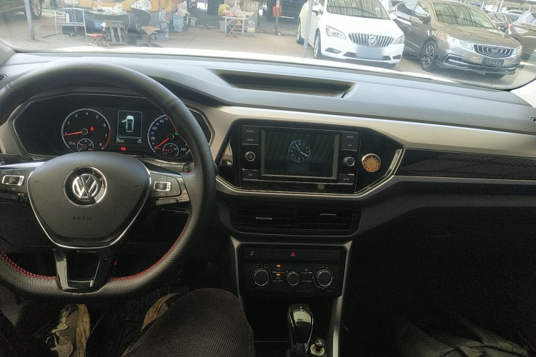 Volkswagen T-Cross 2020 car image #10