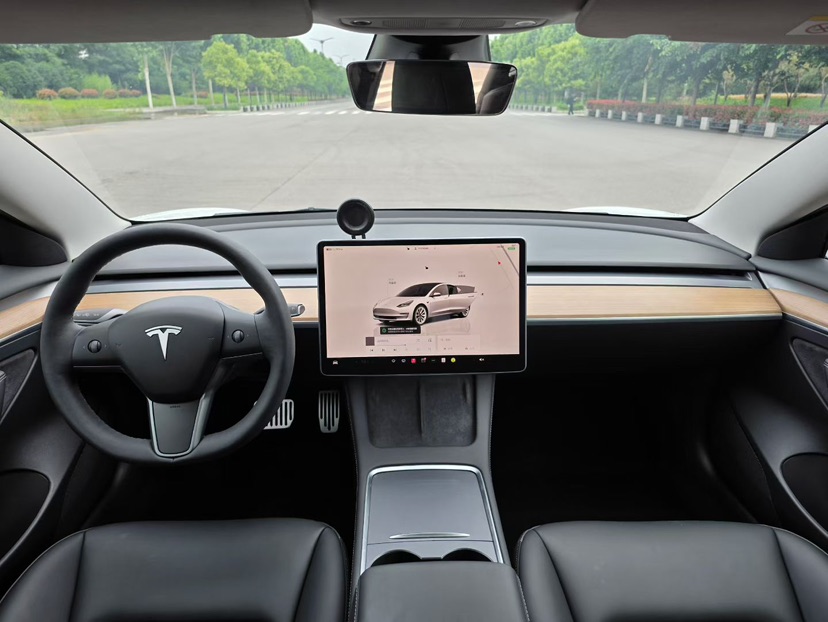 Tesla Model 3 2022 car image #5