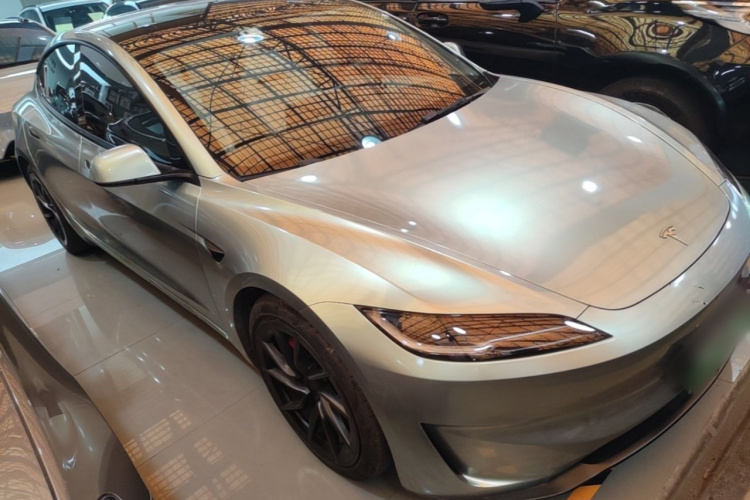 Tesla Model 3 2024 car image #4
