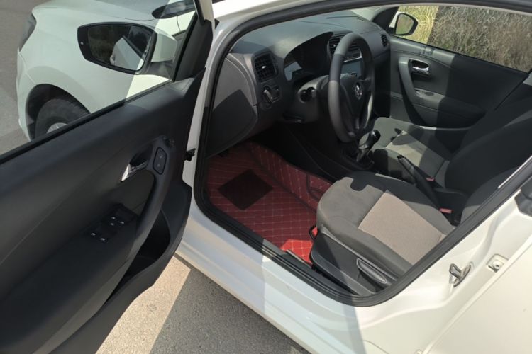 Volkswagen Polo 2017 car image #16