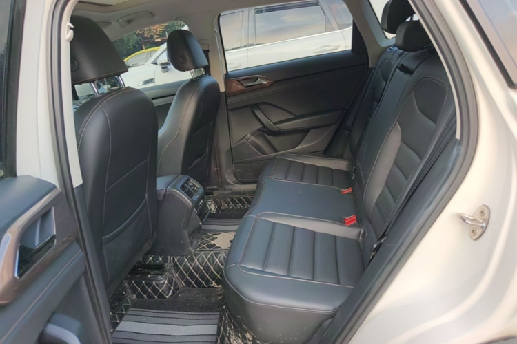 Volkswagen Tharu 2022 car image #17