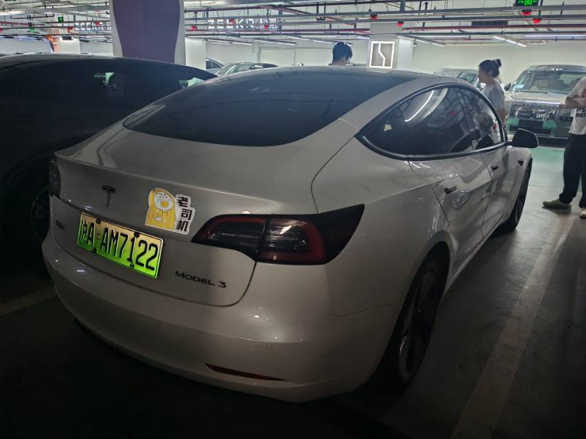 Tesla Model 3 2022 car image #2