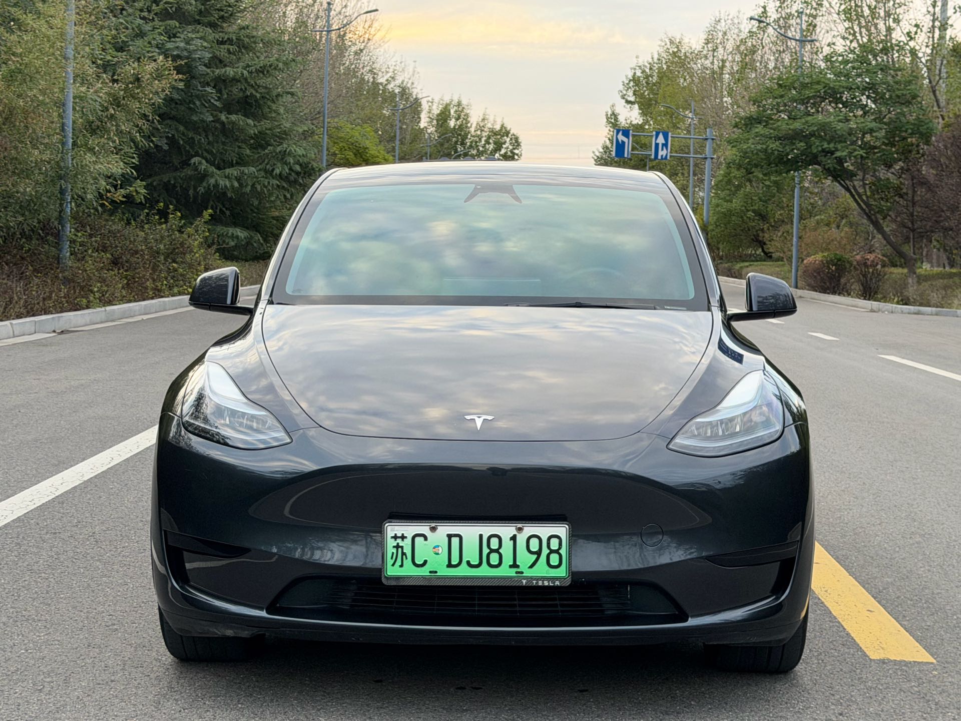 Tesla Model Y 2024 car image #2