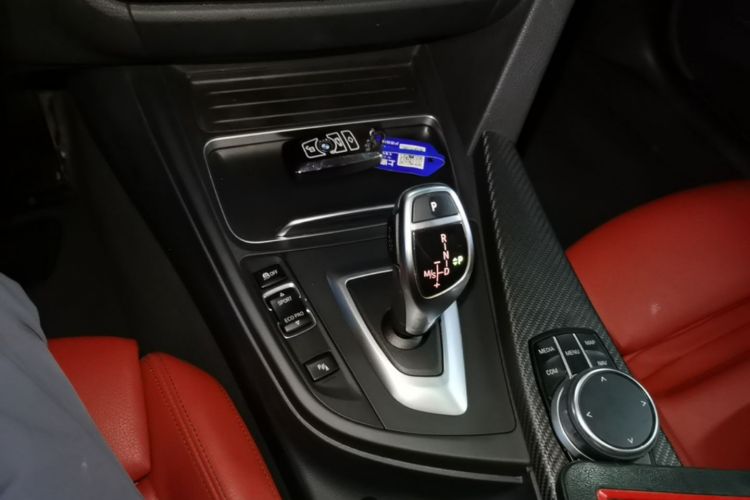 BMW 3 Series 2019 #14 BMW 3 Series 2019 car image #14