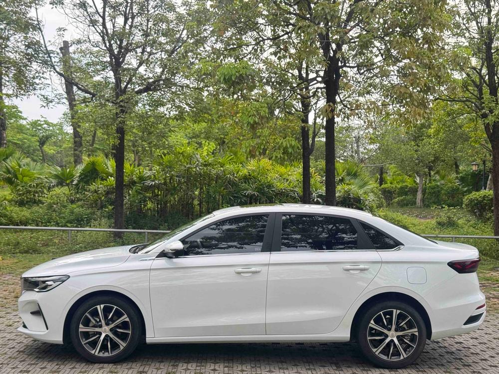 GEELY Emgrand 2022 #4 GEELY Emgrand 2022 car image #4