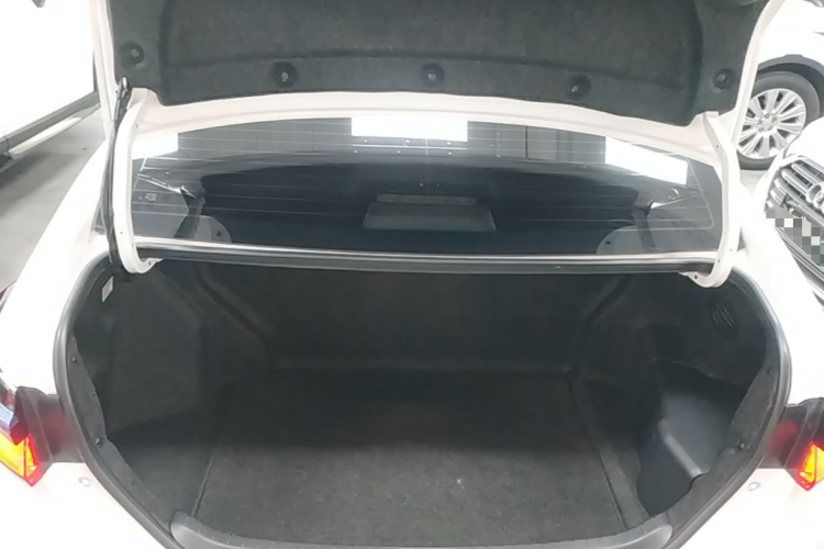 Toyota Corolla Hybird E+ 2022 immagine di auto #19