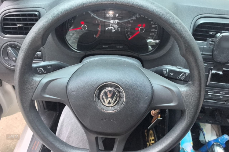 Volkswagen Polo 2018 car image #12
