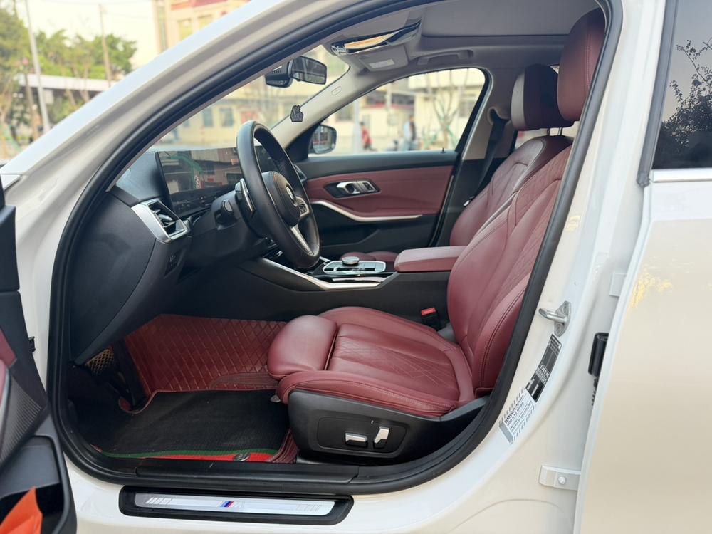 BMW 3 Series 2023 صورة سيارة #12