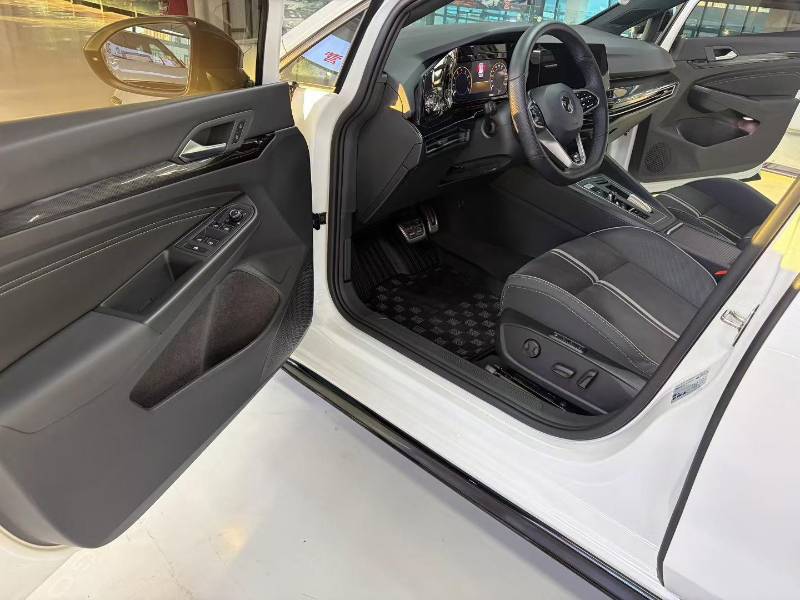 Volkswagen Golf 2023 car image #4