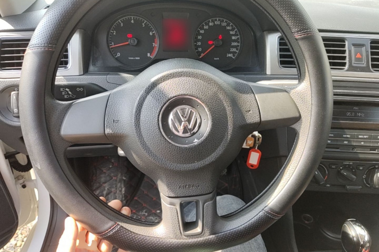 Volkswagen Santana 2016 car image #11