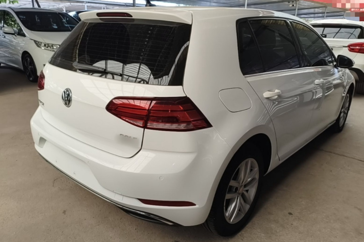 Volkswagen Golf 2019 car image #7