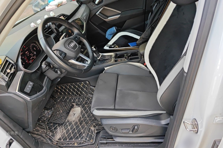 Audi Q3 2022 car image #17