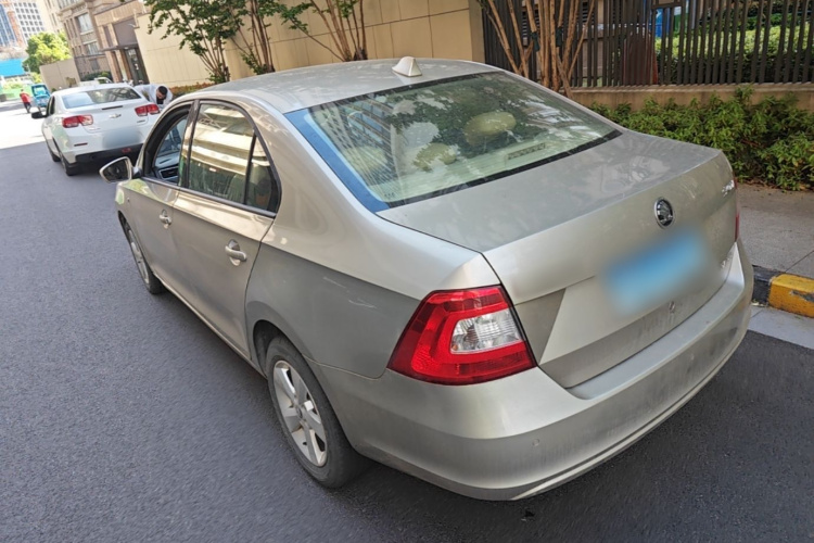 Skoda Rapid 2015 #5 Skoda Rapid 2015 image de voiture #5