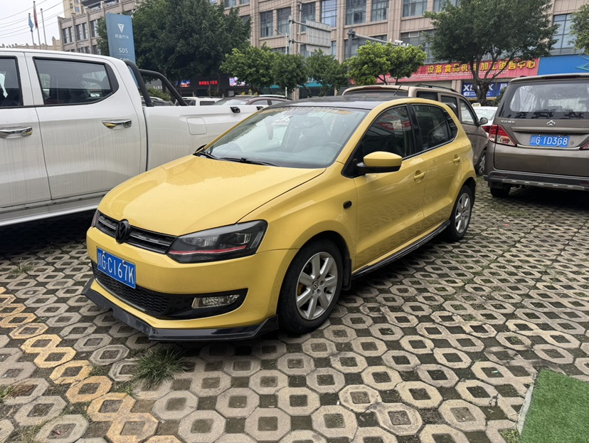 Volkswagen Polo 2011 Volkswagen Polo 2011 car image