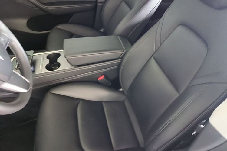 Tesla Model Y 2021 #17 Tesla Model Y 2021 car image #17