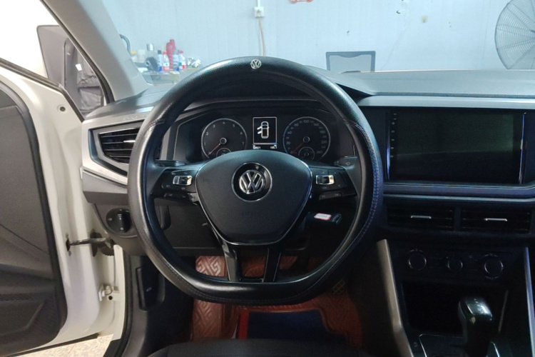 Volkswagen Polo 2020 car image #11