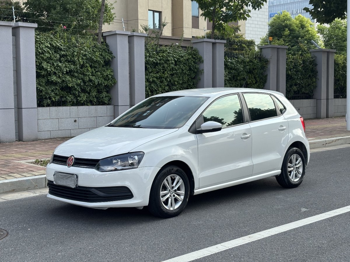 Volkswagen Polo 2016 car image 
