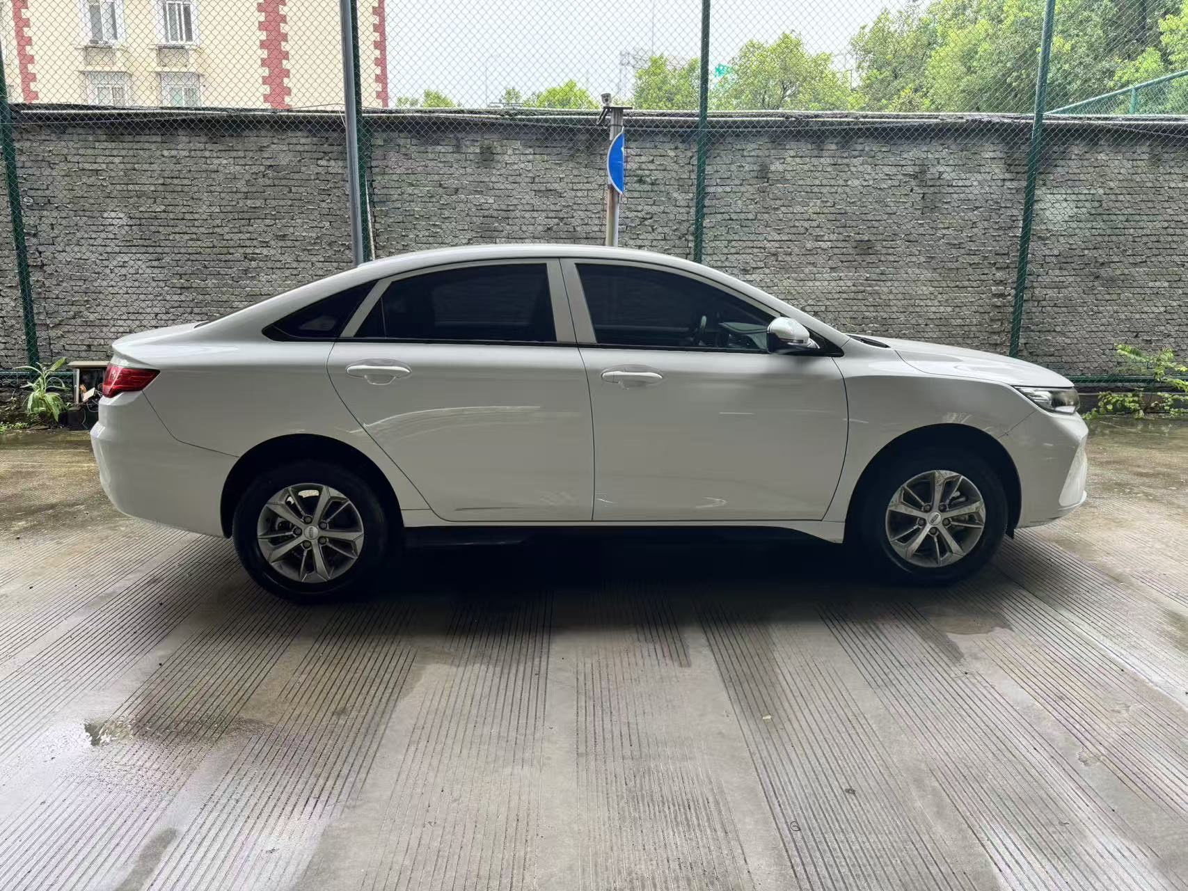 GEELY Emgrand New Energy 2023 #8 GEELY Emgrand New Energy 2023 صورة سيارة #8