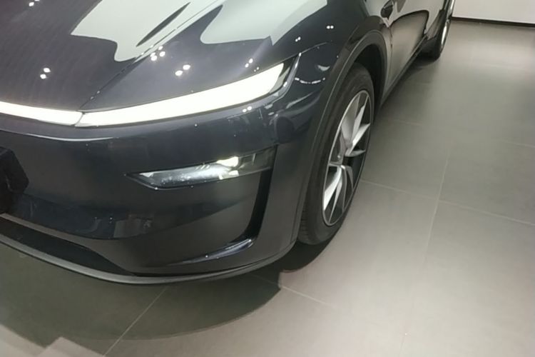Tesla Model Y 2025 immagine di auto #23