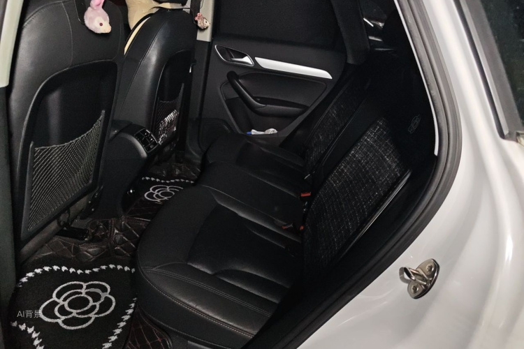 Audi Q3 2017 car image #19