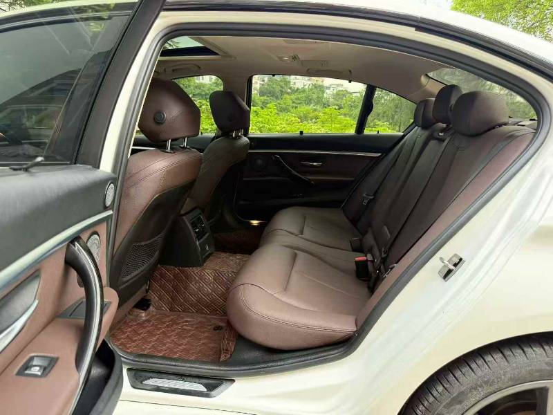BMW 3 Series 2018 car image #8