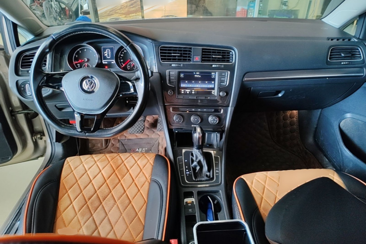 Volkswagen Golf 2017 car image #10