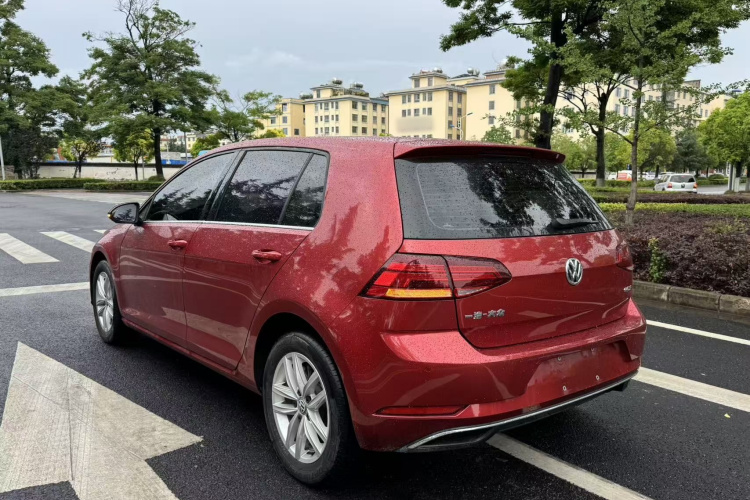 Volkswagen Golf 2018 car image #7