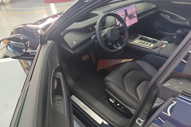 MI SU7 2025 immagine di auto #16