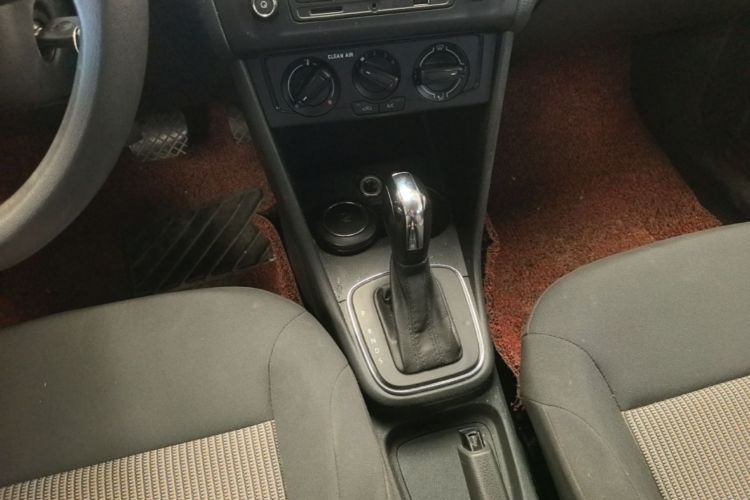 Volkswagen Polo 2016 car image #14