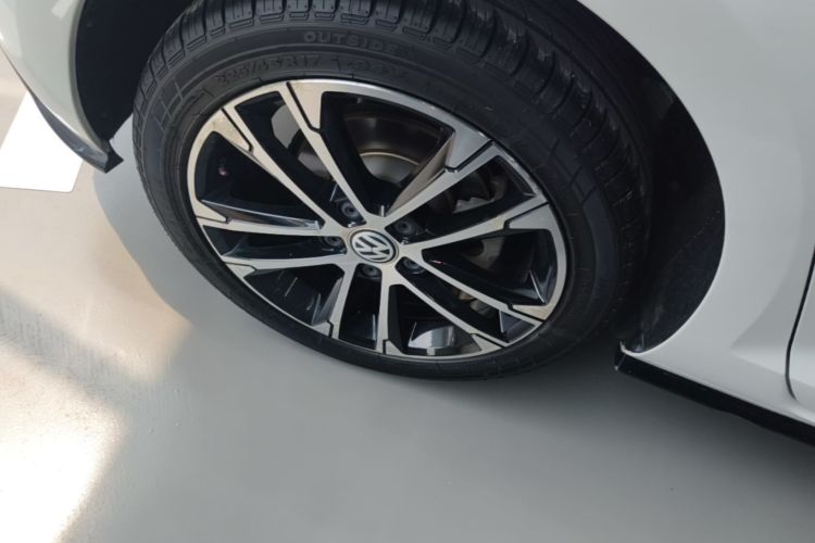 Volkswagen Golf 2019 car image #10
