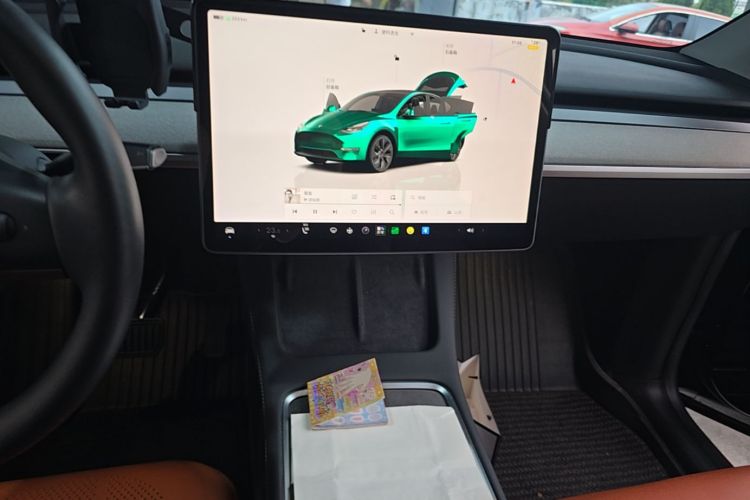 Tesla Model Y 2024 #13 Tesla Model Y 2024 car image #13