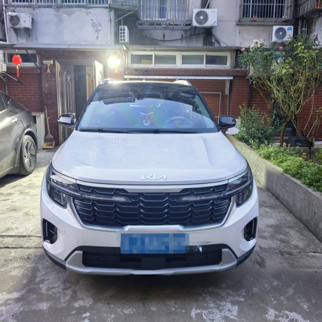 Kia Seltos 2026 car image #2