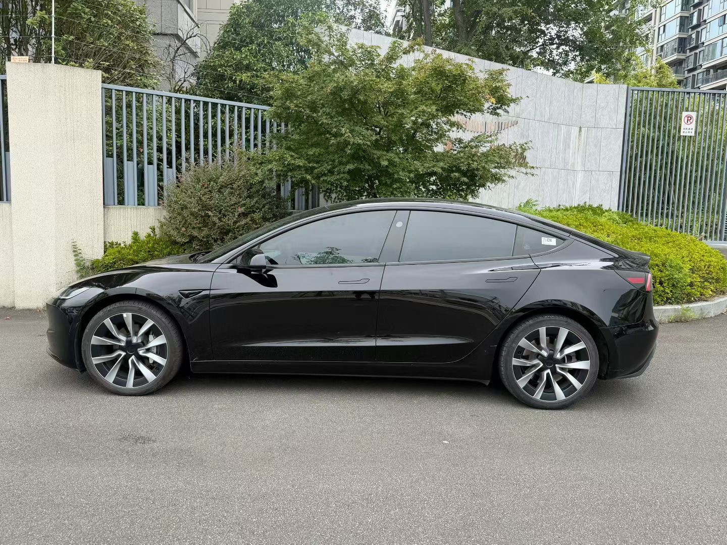 Tesla Model 3 2024 car image #3