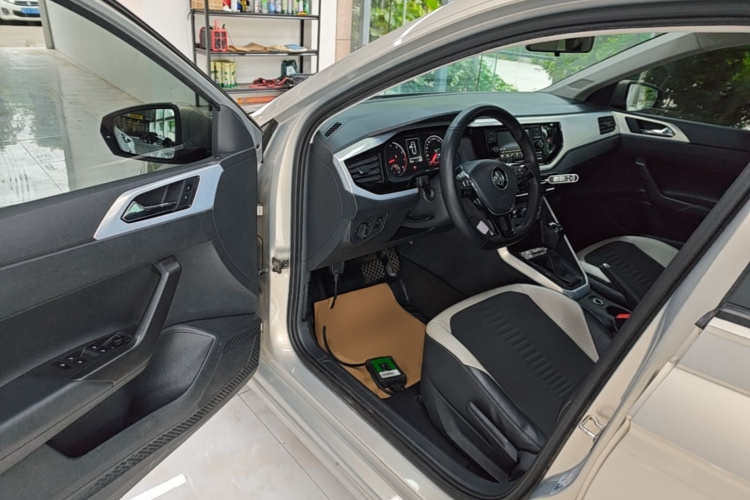 Volkswagen Polo 2020 car image #16