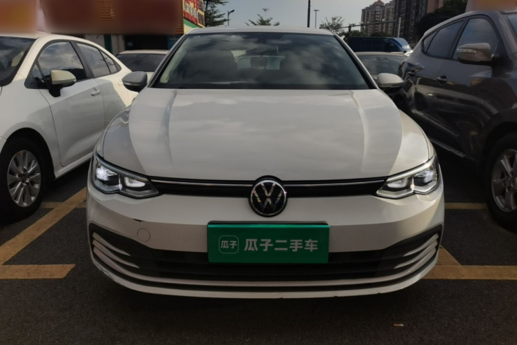 Volkswagen Golf 2023 immagine di auto #3