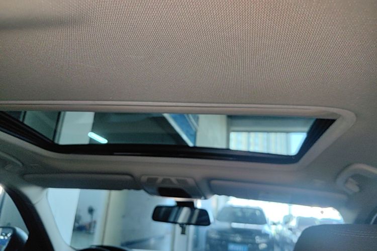 BMW 3 Series 2018 #18 BMW 3 Series 2018 صورة سيارة #18