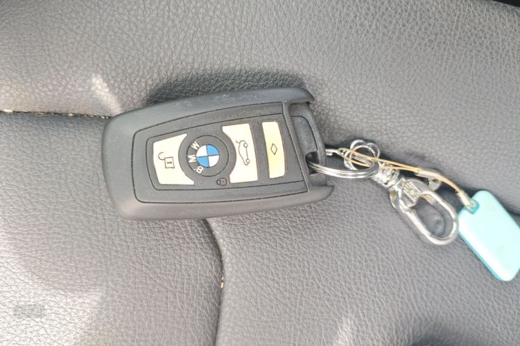 BMW 3 Series 2017 car image #10