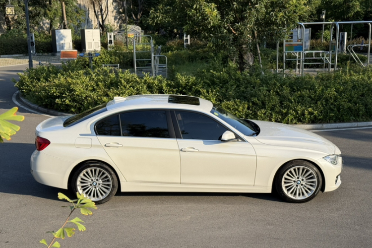 BMW 3 Series 2018 car image #8