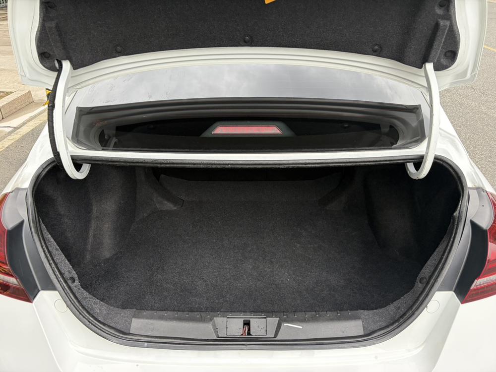 GEELY Emgrand 2021 car image #13