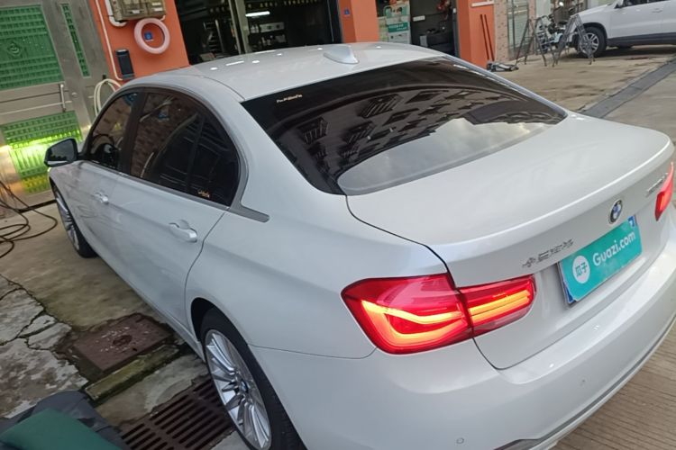 BMW 3 Series 2018 car image #5