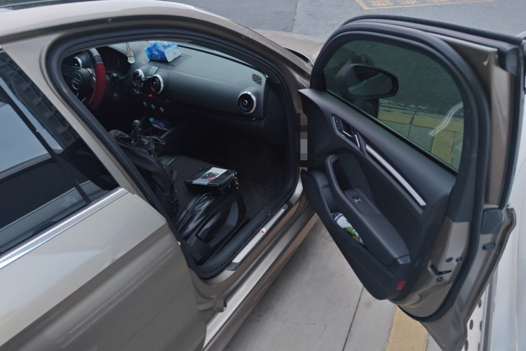 Audi A3 2018 car image #27