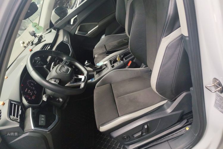 Audi Q3 2020 car image #17