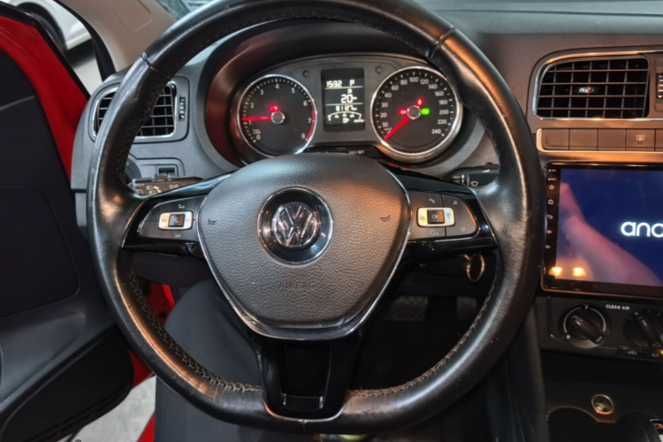 Volkswagen Polo 2016 car image #11